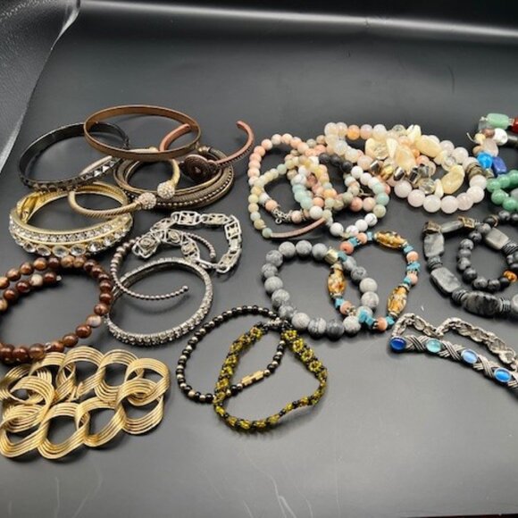 New Year's Eve Show Bundles - Pick 1 Beauty Bundle and get TWO Jewelry Items! - Picture 13 of 14